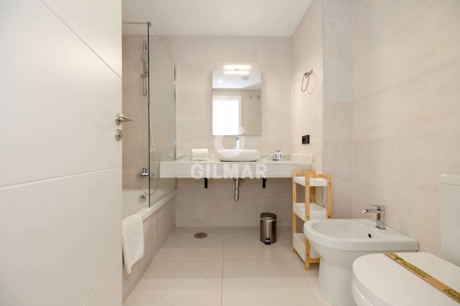 2 bedroom Flat for sale in Estepona with pool garage - € 570,000 (Ref: 9372347)