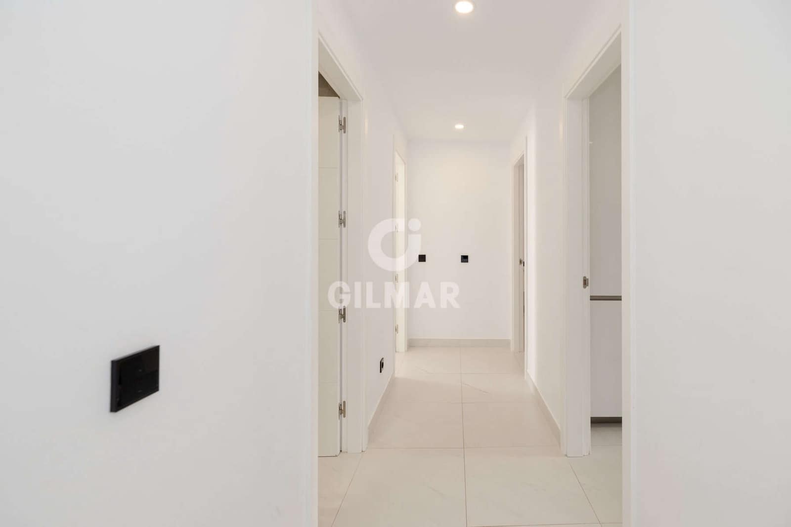 2 bedroom Flat for sale in Estepona with pool garage - € 570,000 (Ref: 9372347)