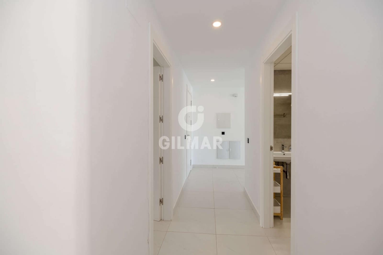 2 bedroom Flat for sale in Estepona with pool garage - € 570,000 (Ref: 9372347)