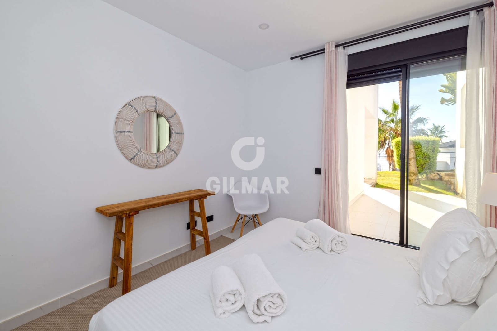 2 bedroom Flat for sale in Estepona with pool garage - € 570,000 (Ref: 9372347)