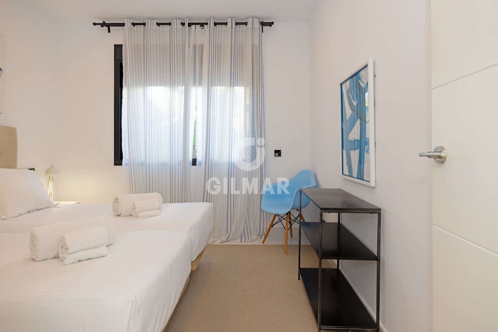 2 bedroom Flat for sale in Estepona with pool garage - € 570,000 (Ref: 9372347)