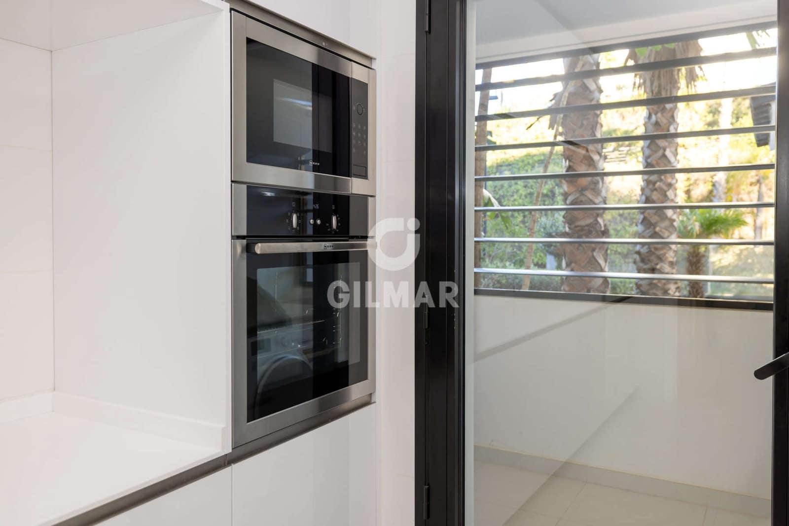 2 bedroom Flat for sale in Estepona with pool garage - € 570,000 (Ref: 9372347)