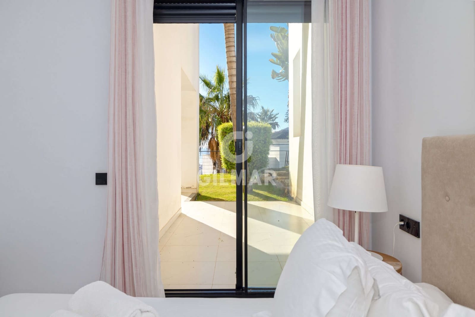 2 bedroom Flat for sale in Estepona with pool garage - € 570,000 (Ref: 9372347)