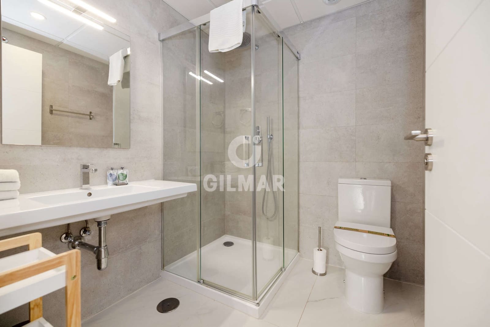 2 bedroom Flat for sale in Estepona with pool garage - € 570,000 (Ref: 9372347)