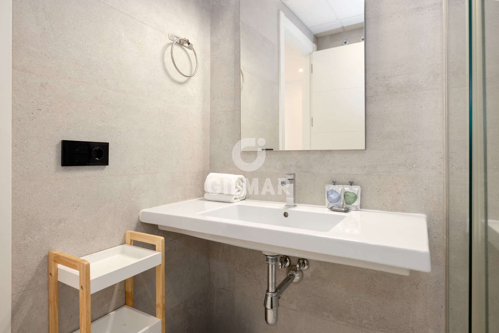 2 bedroom Flat for sale in Estepona with pool garage - € 570,000 (Ref: 9372347)