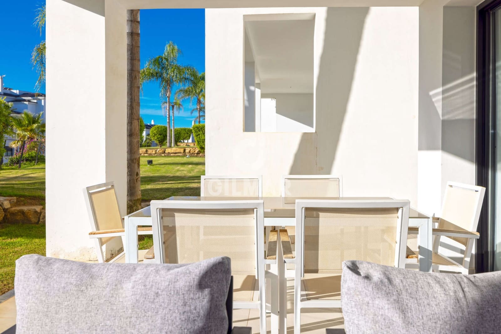 2 bedroom Flat for sale in Estepona with pool garage - € 570,000 (Ref: 9372347)