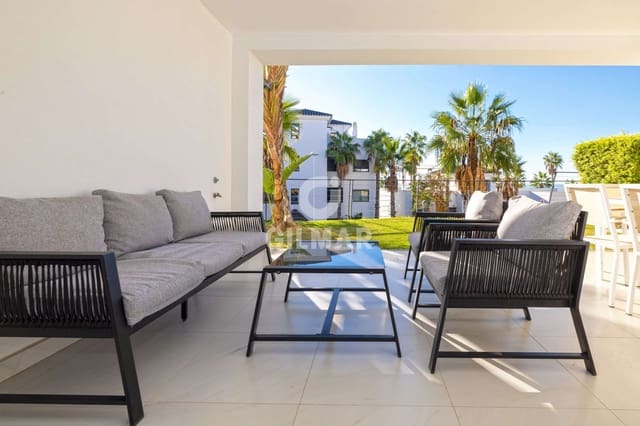 Piso de 2 habitaciones en Altos de Estepona, Estepona en venta con piscina garaje - 570.000 € (Ref: 9372347)