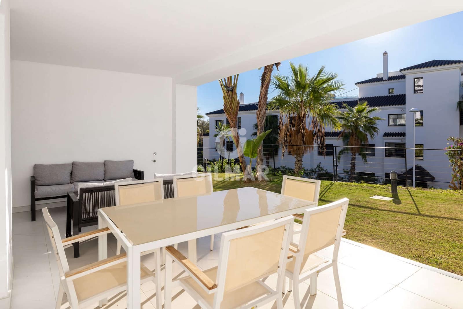 2 bedroom Flat for sale in Estepona with pool garage - € 570,000 (Ref: 9372347)