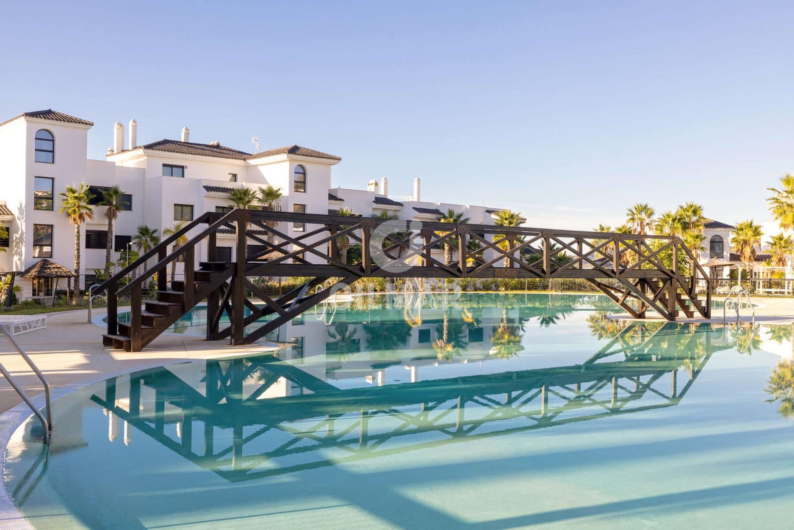 2 bedroom Flat for sale in Estepona with pool garage - € 570,000 (Ref: 9372347)