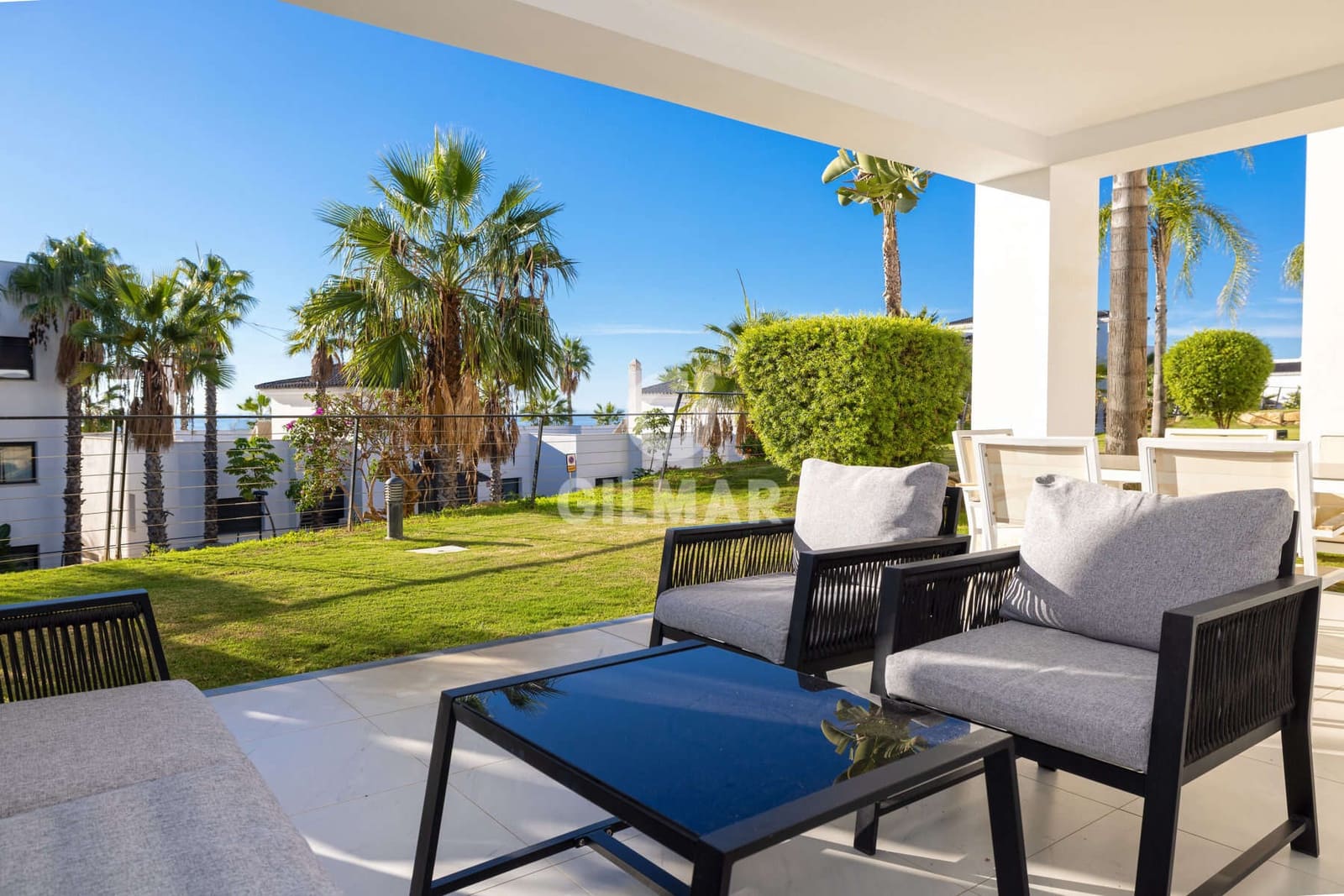 2 bedroom Flat for sale in Estepona with pool garage - € 570,000 (Ref: 9372347)