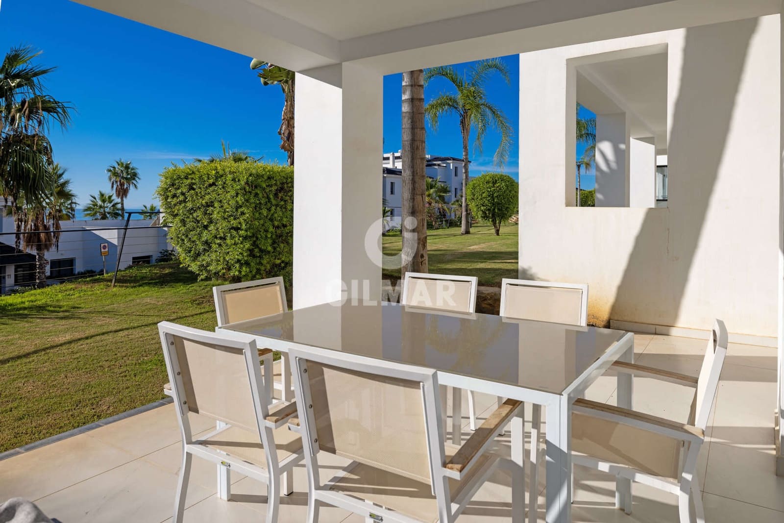 2 bedroom Flat for sale in Estepona with pool garage - € 570,000 (Ref: 9372347)