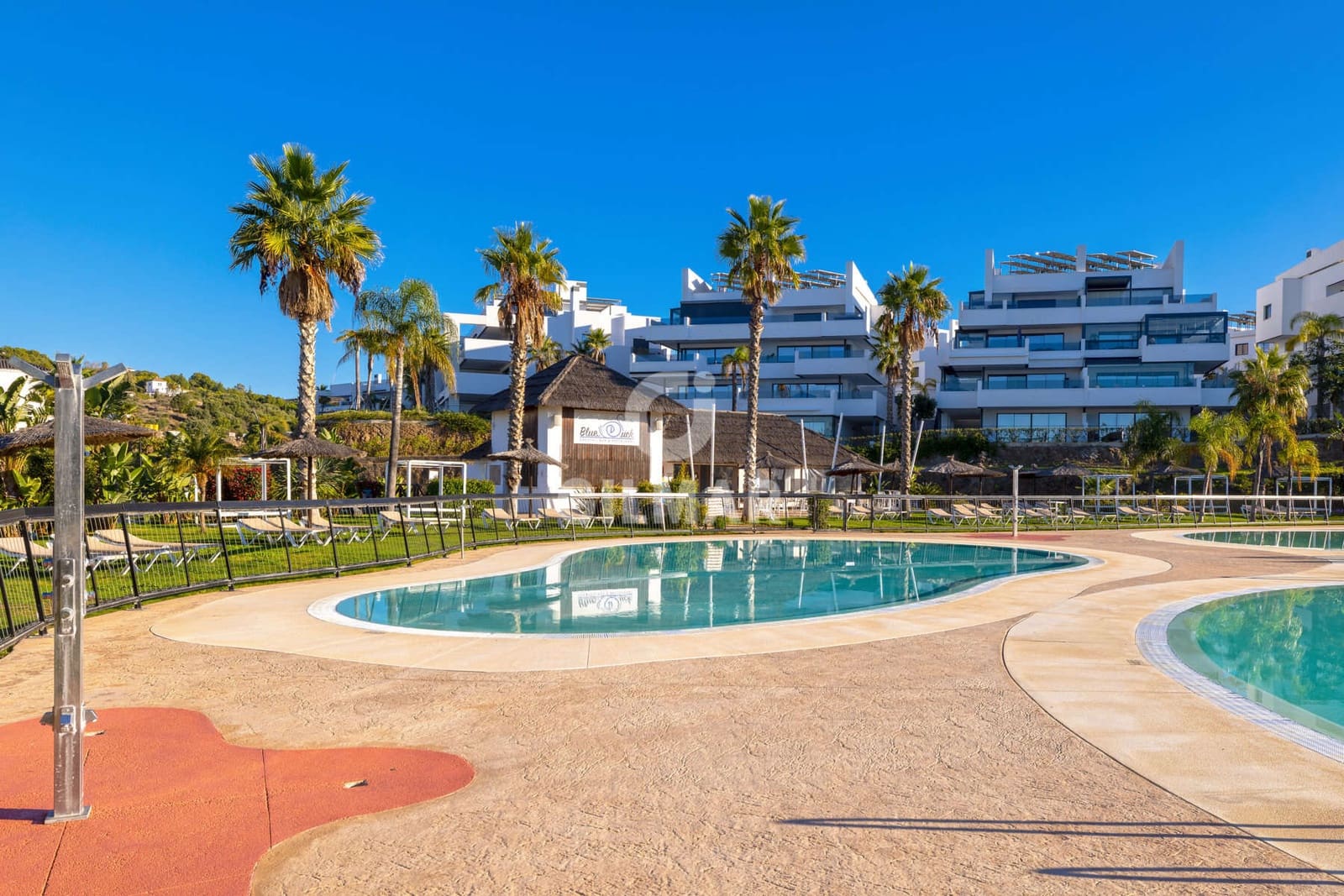 2 bedroom Flat for sale in Estepona with pool garage - € 570,000 (Ref: 9372347)