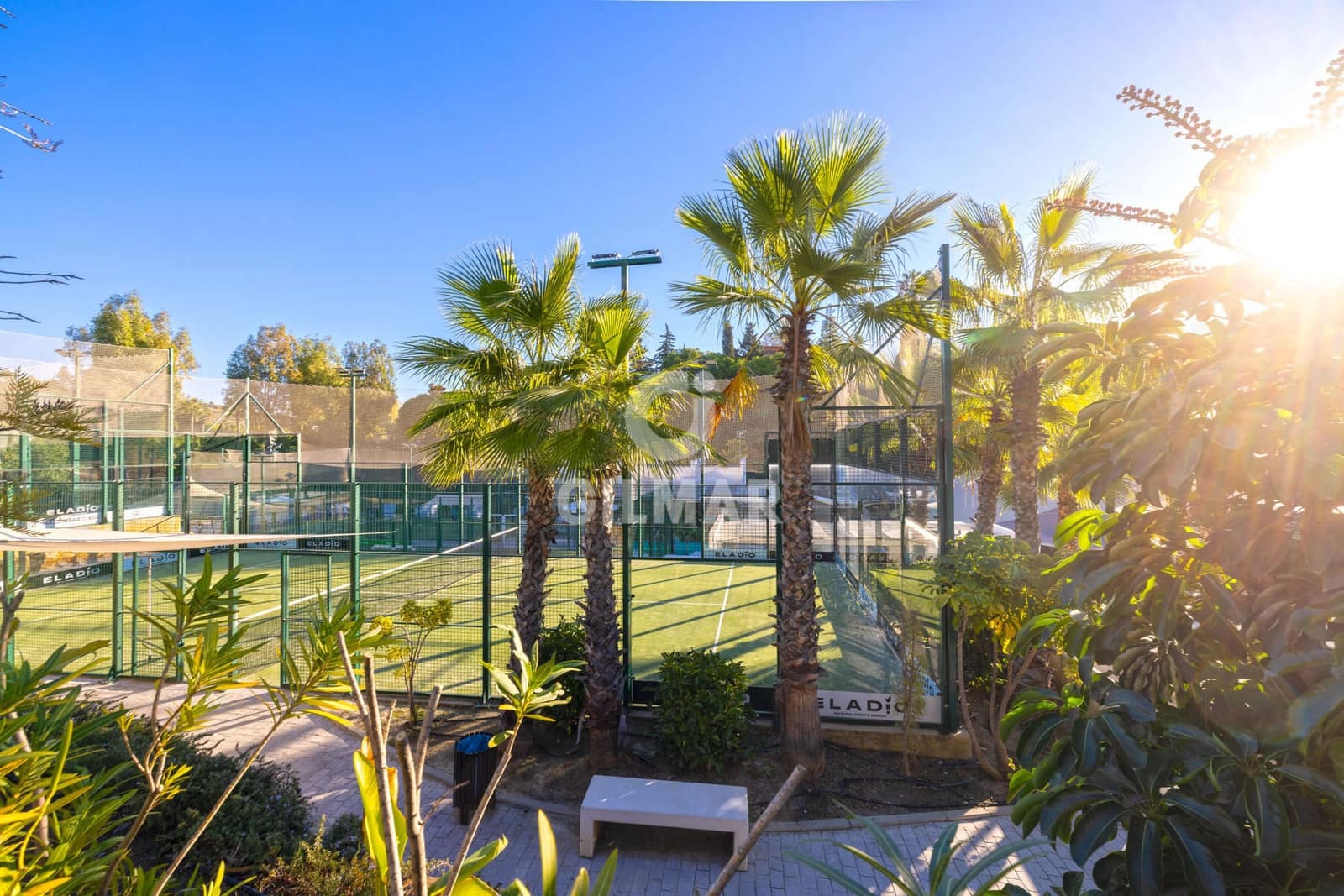 2 bedroom Flat for sale in Estepona with pool garage - € 570,000 (Ref: 9372347)