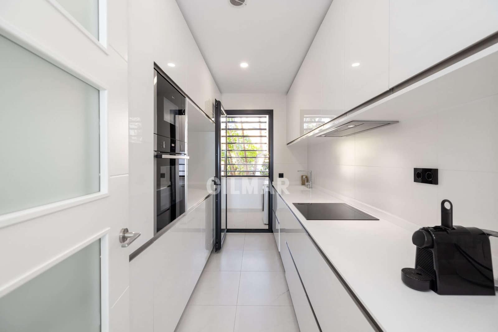 2 soverom Leilighet til salgs i Estepona med svømmebasseng garasje - € 620 000 (Ref: 9372348)