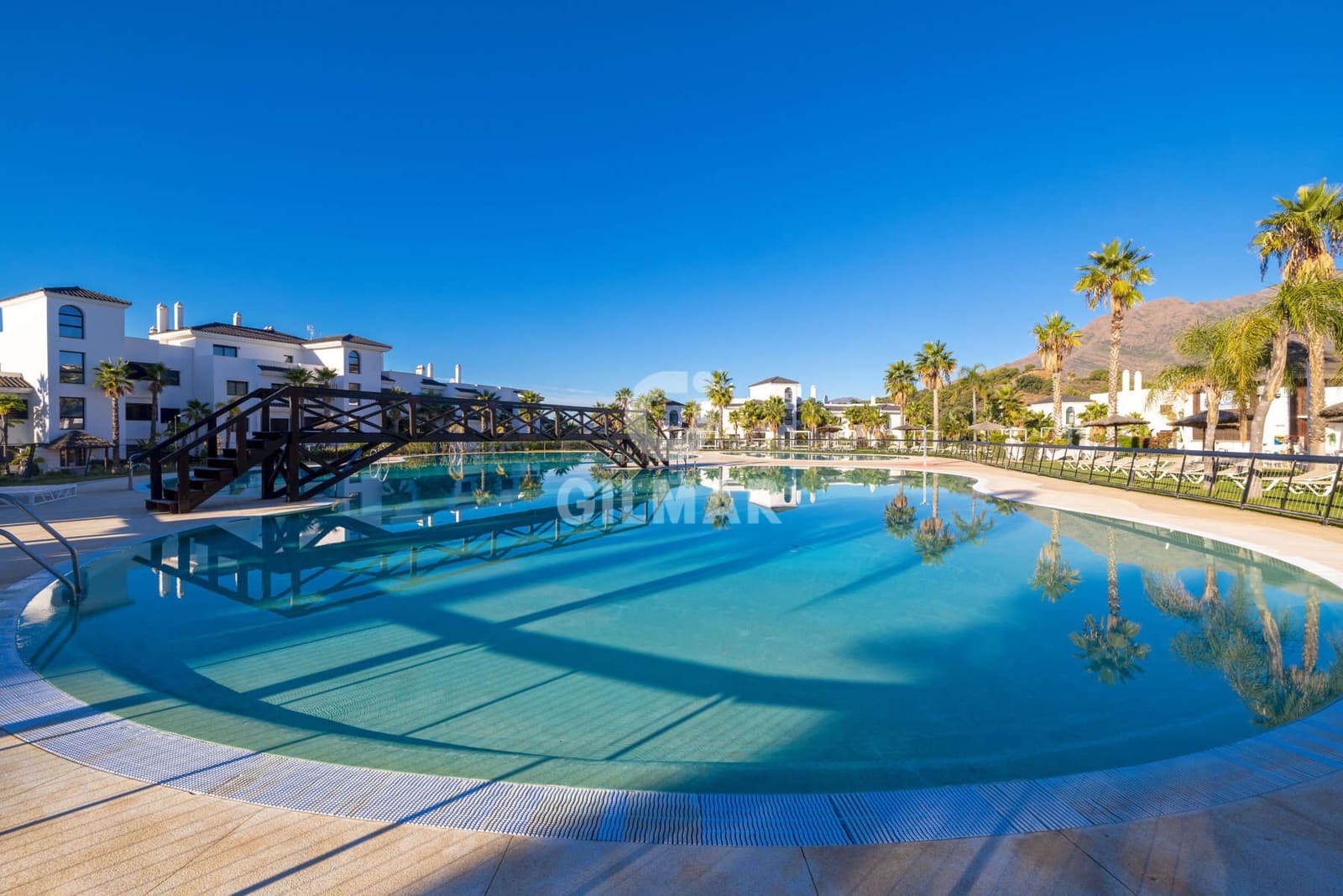 2 soverom Leilighet til salgs i Estepona med svømmebasseng garasje - € 620 000 (Ref: 9372348)