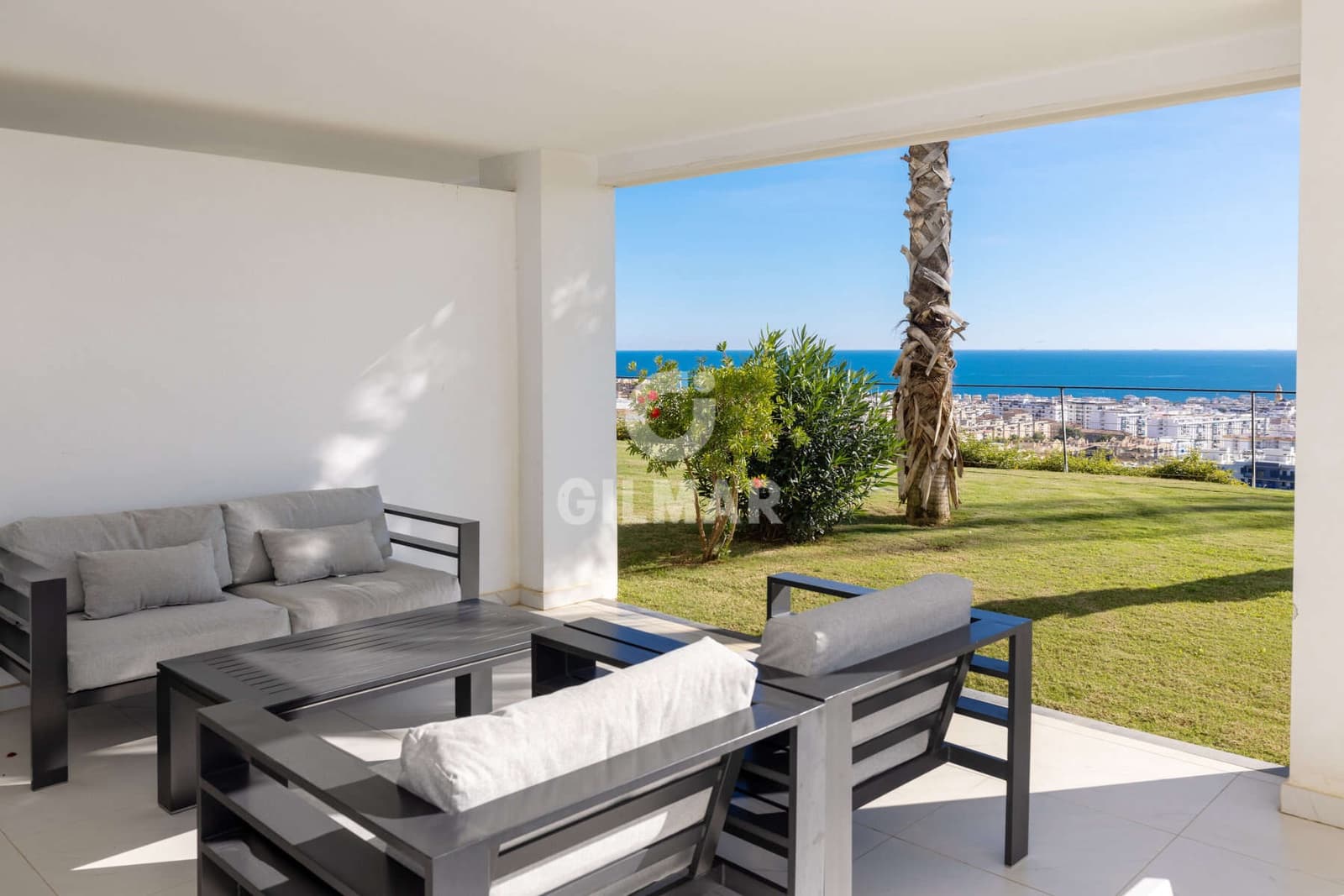 2 soverom Leilighet til salgs i Estepona med svømmebasseng garasje - € 620 000 (Ref: 9372348)