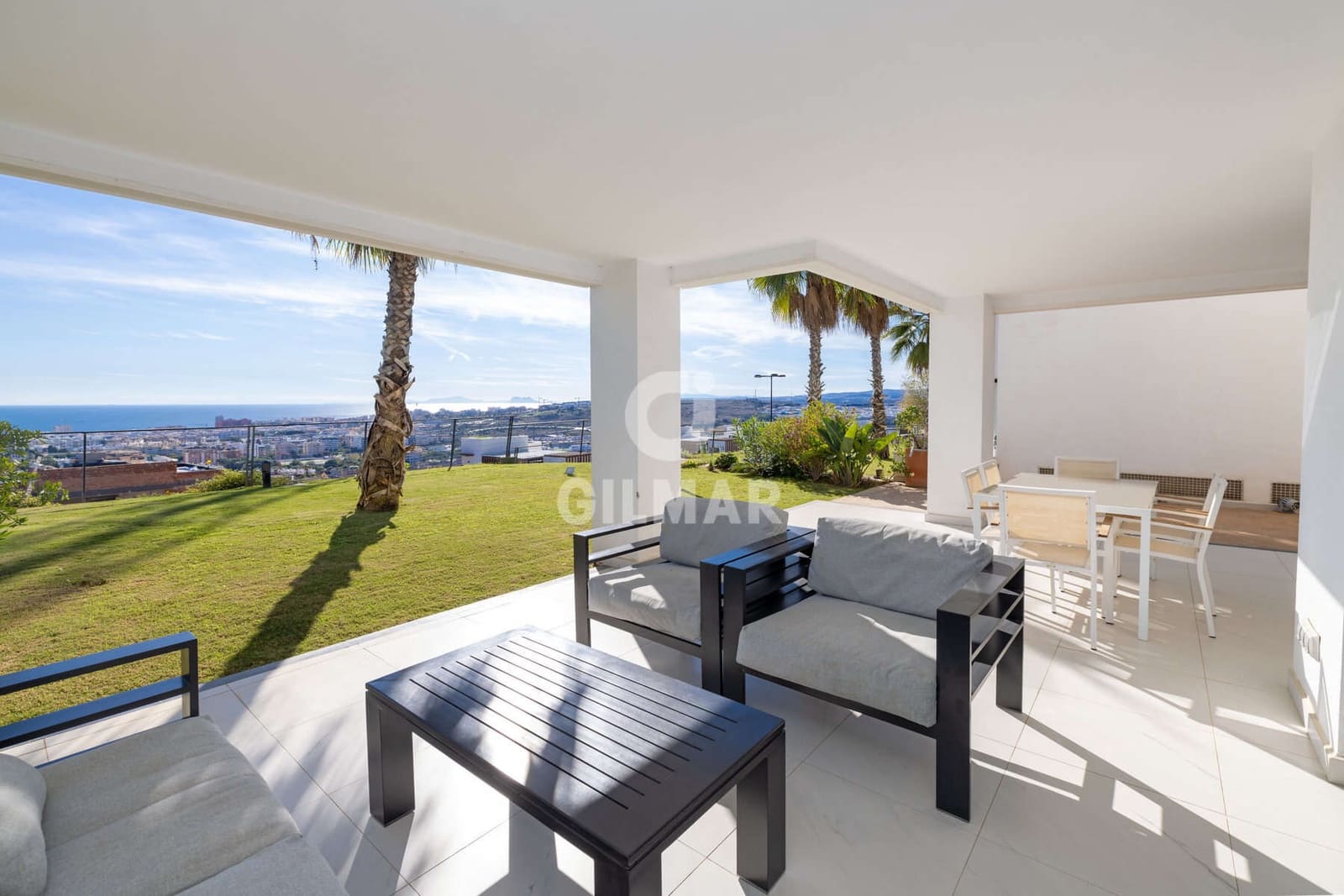 2 soverom Leilighet til salgs i Estepona med svømmebasseng garasje - € 620 000 (Ref: 9372348)