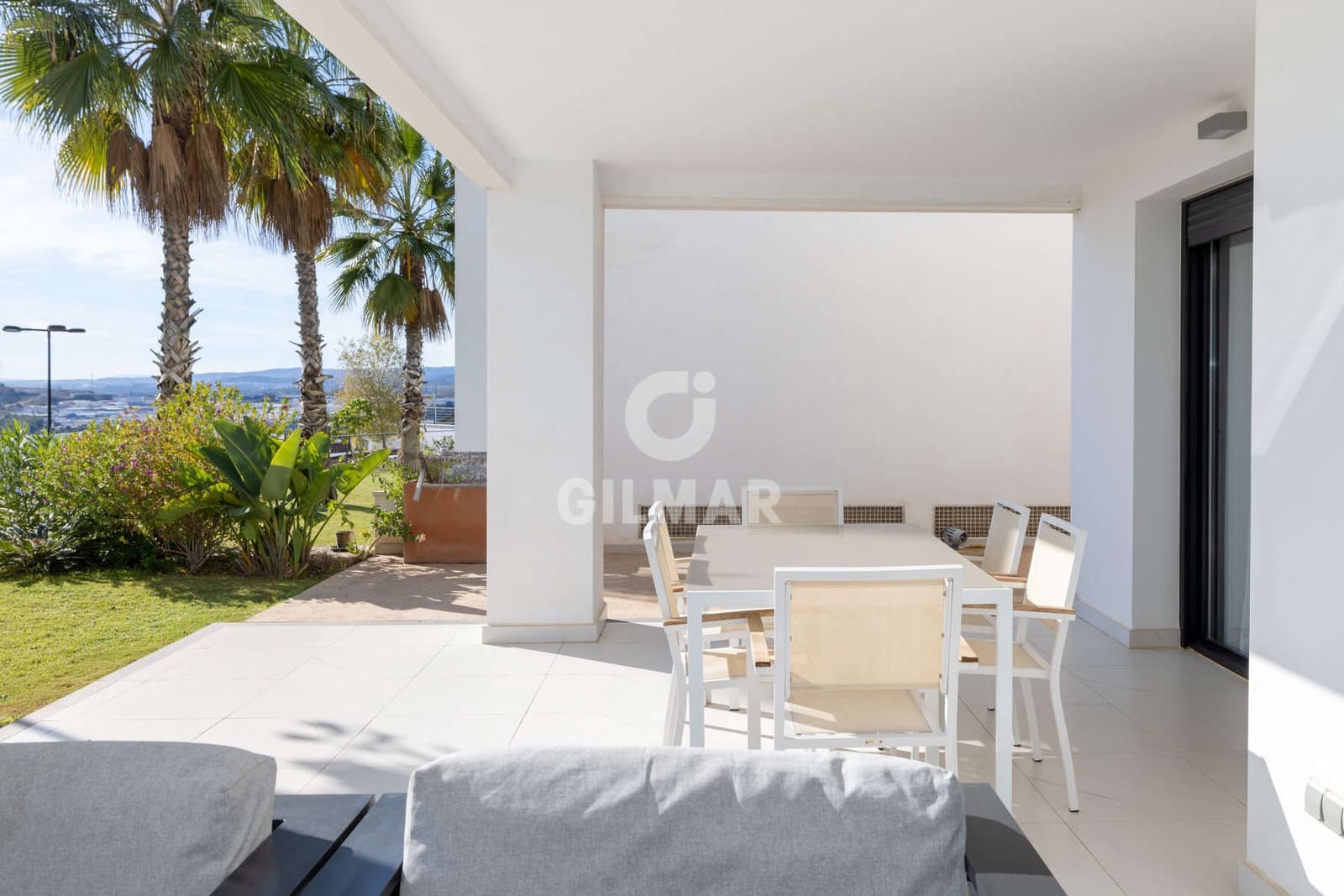 2 soverom Leilighet til salgs i Estepona med svømmebasseng garasje - € 620 000 (Ref: 9372348)