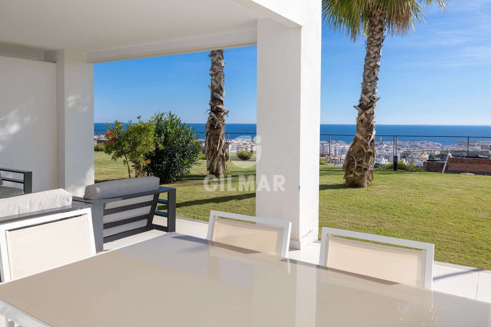 2 soverom Leilighet til salgs i Estepona med svømmebasseng garasje - € 620 000 (Ref: 9372348)