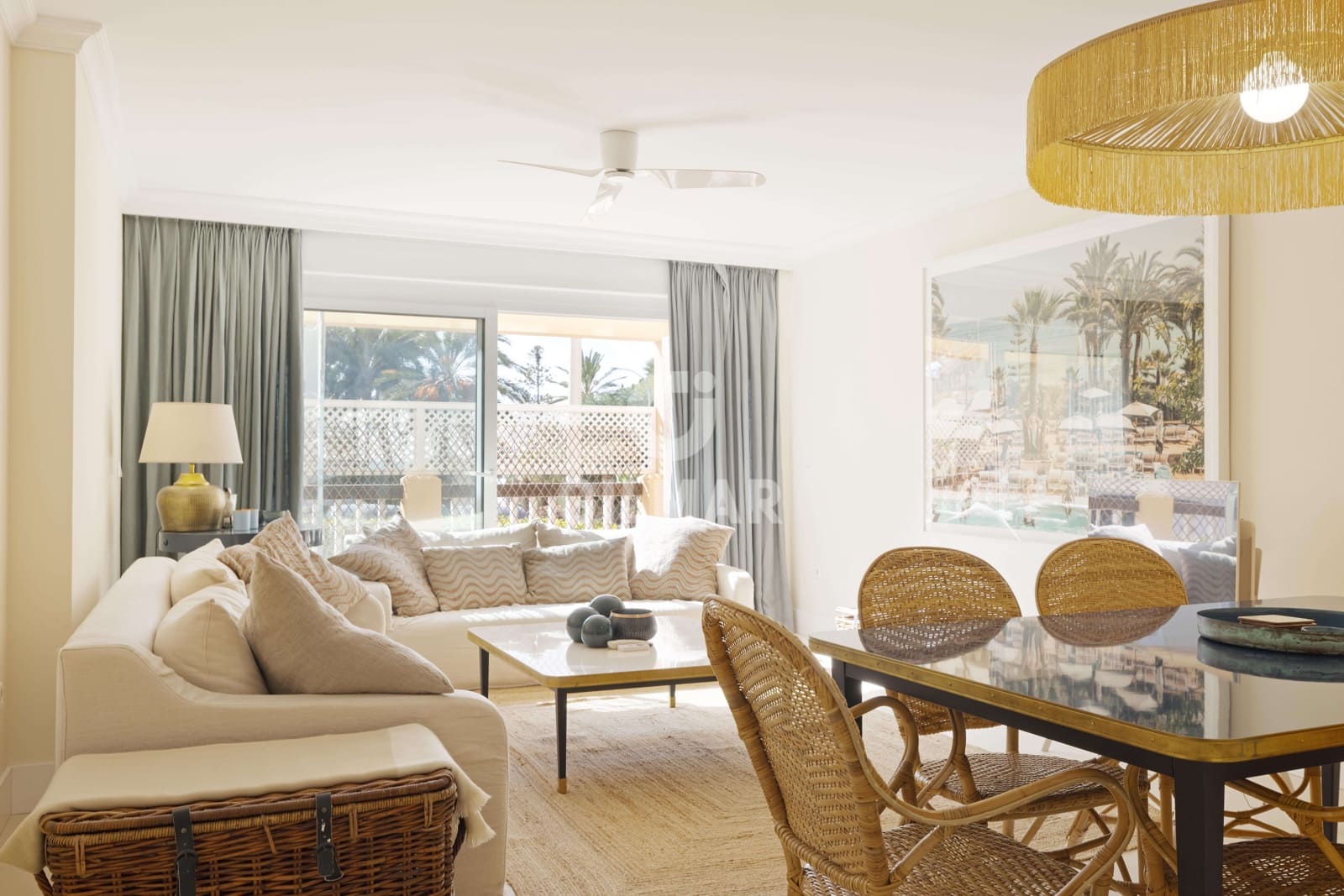 3 makuuhuone Asunto myytävänä paikassa Elviria mukana uima-altaan 
autotalli - 650 000 € (Ref: 9374337)