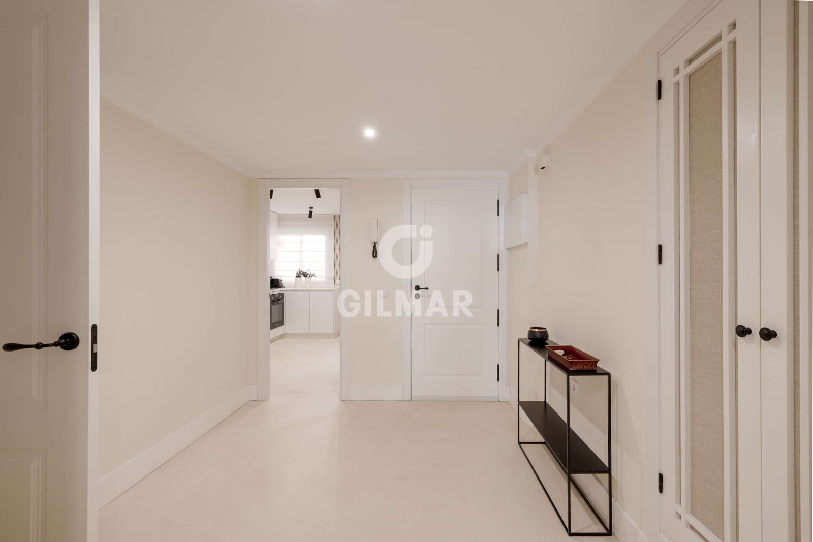 3 makuuhuone Asunto myytävänä paikassa Elviria mukana uima-altaan 
autotalli - 650 000 € (Ref: 9374337)