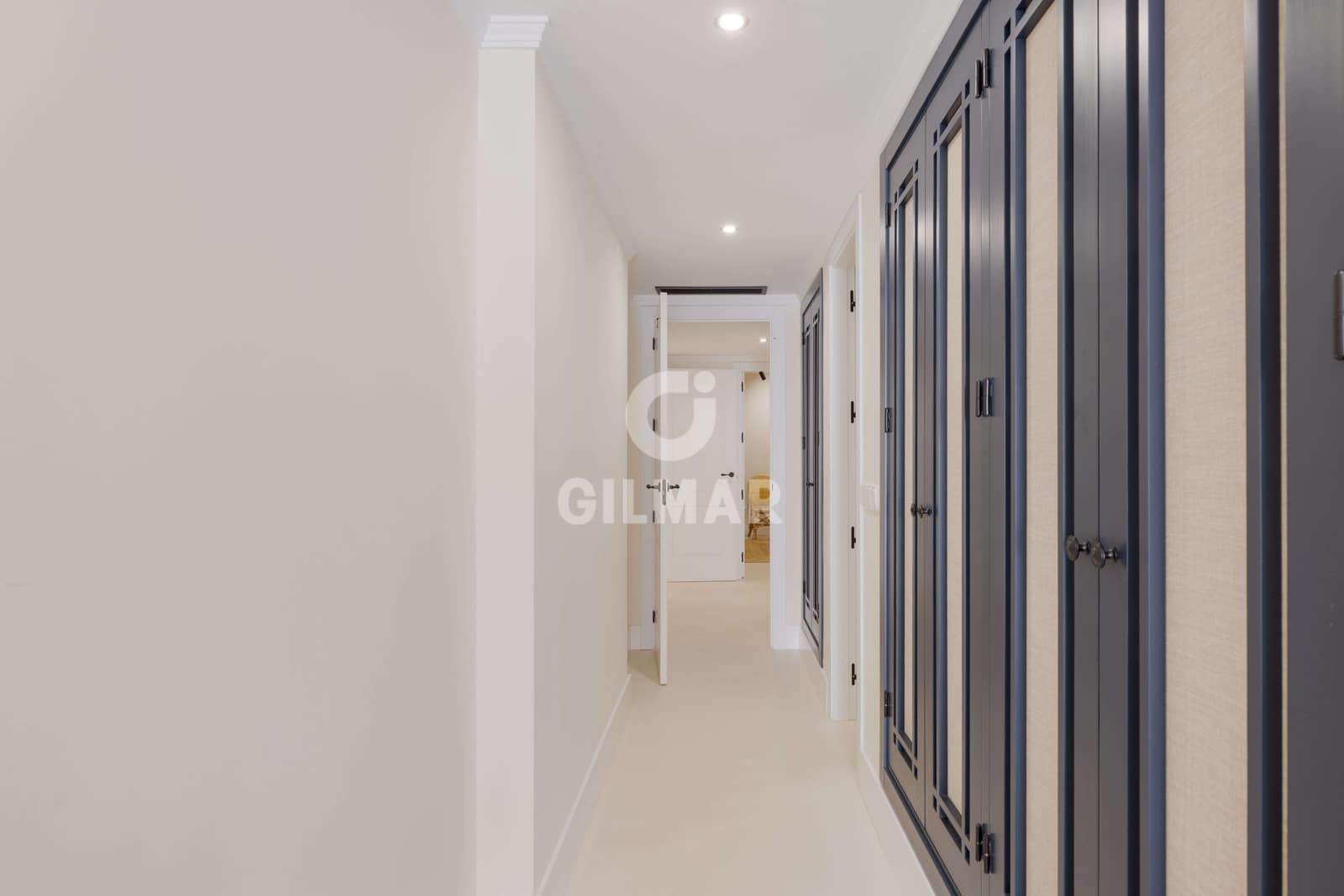 3 makuuhuone Asunto myytävänä paikassa Elviria mukana uima-altaan 
autotalli - 650 000 € (Ref: 9374337)