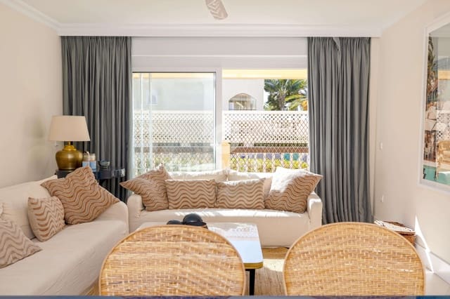 3 makuuhuone Asunto myytävänä paikassa Elviria, Marbella mukana uima-altaan 
autotalli - 650 000 € (Ref: 9374337)