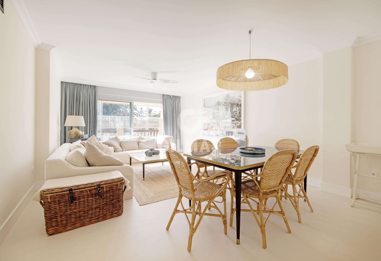 3 makuuhuone Asunto myytävänä paikassa Elviria mukana uima-altaan 
autotalli - 650 000 € (Ref: 9374337)