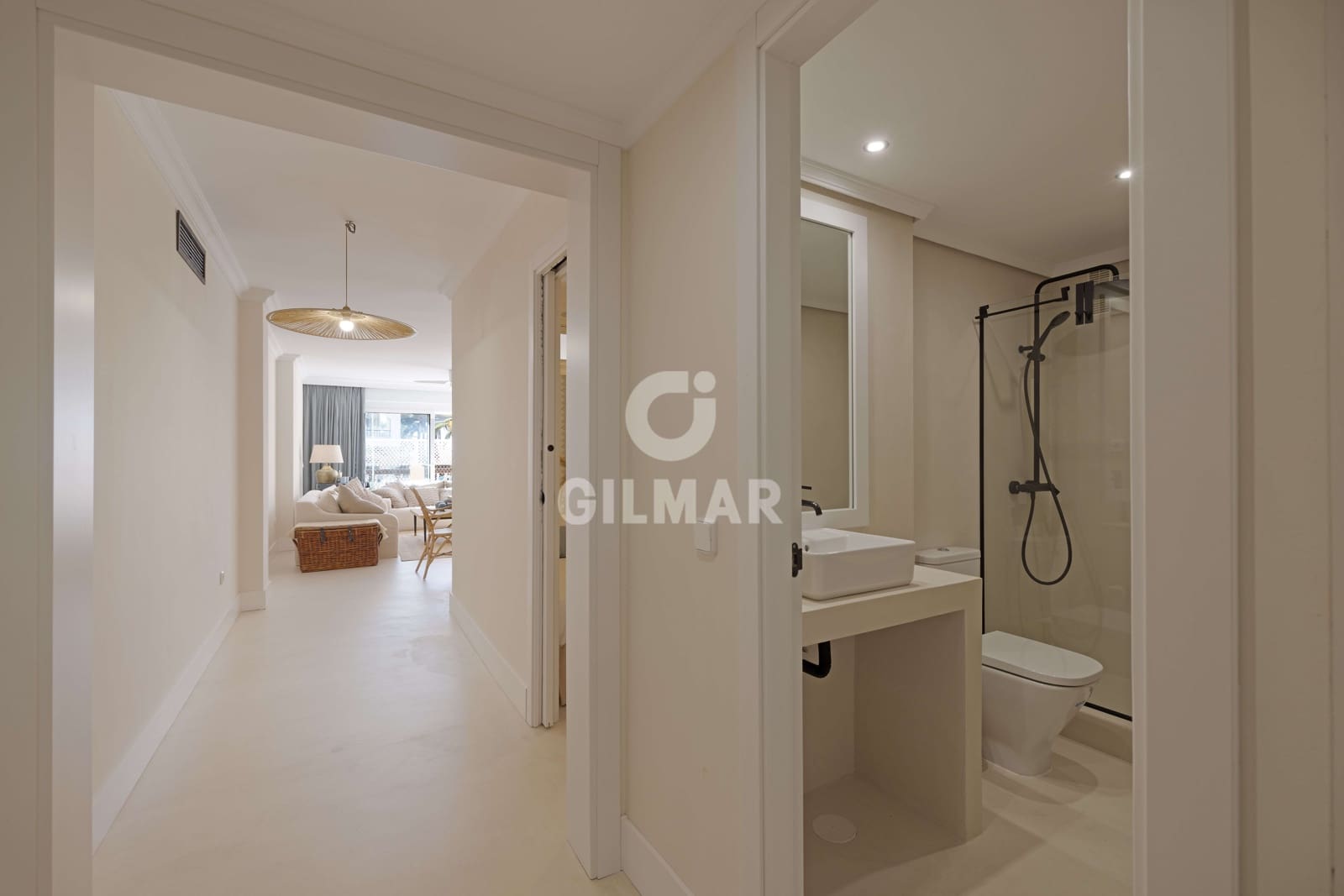 3 makuuhuone Asunto myytävänä paikassa Elviria mukana uima-altaan 
autotalli - 650 000 € (Ref: 9374337)