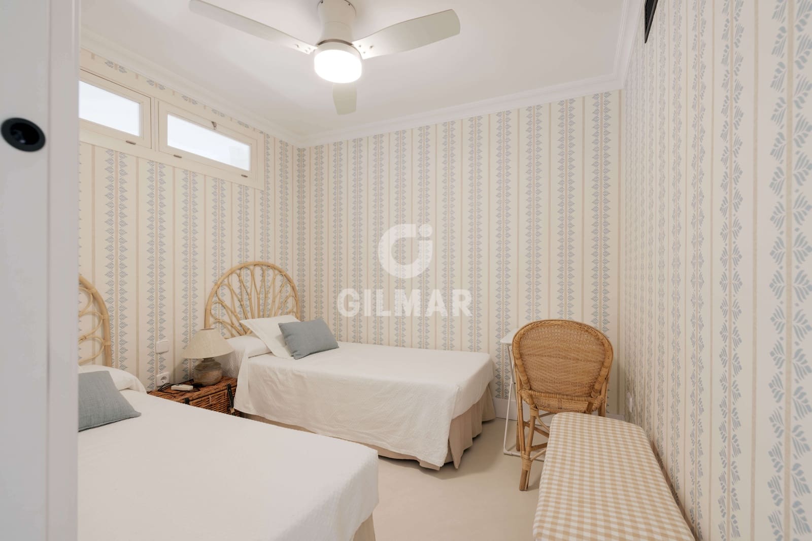 3 makuuhuone Asunto myytävänä paikassa Elviria mukana uima-altaan 
autotalli - 650 000 € (Ref: 9374337)