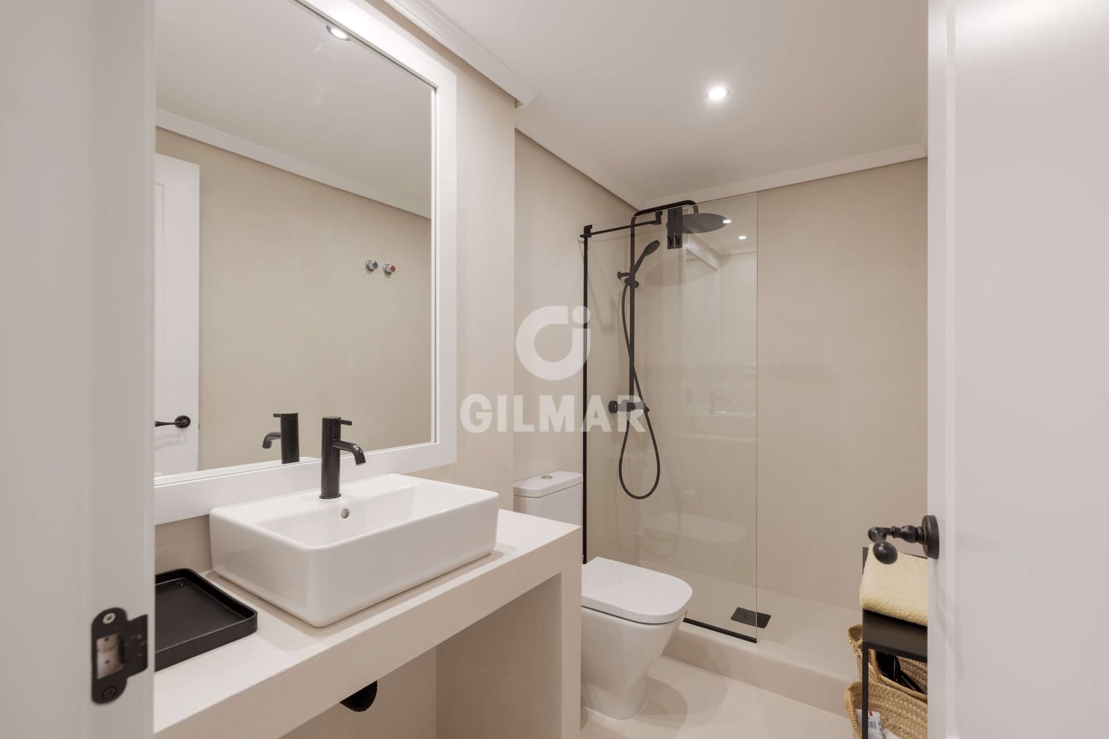 3 makuuhuone Asunto myytävänä paikassa Elviria mukana uima-altaan 
autotalli - 650 000 € (Ref: 9374337)