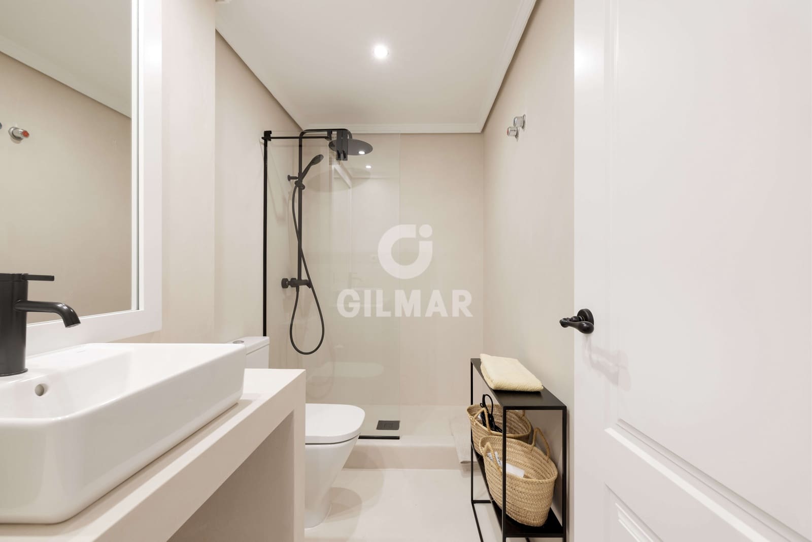 3 makuuhuone Asunto myytävänä paikassa Elviria mukana uima-altaan 
autotalli - 650 000 € (Ref: 9374337)