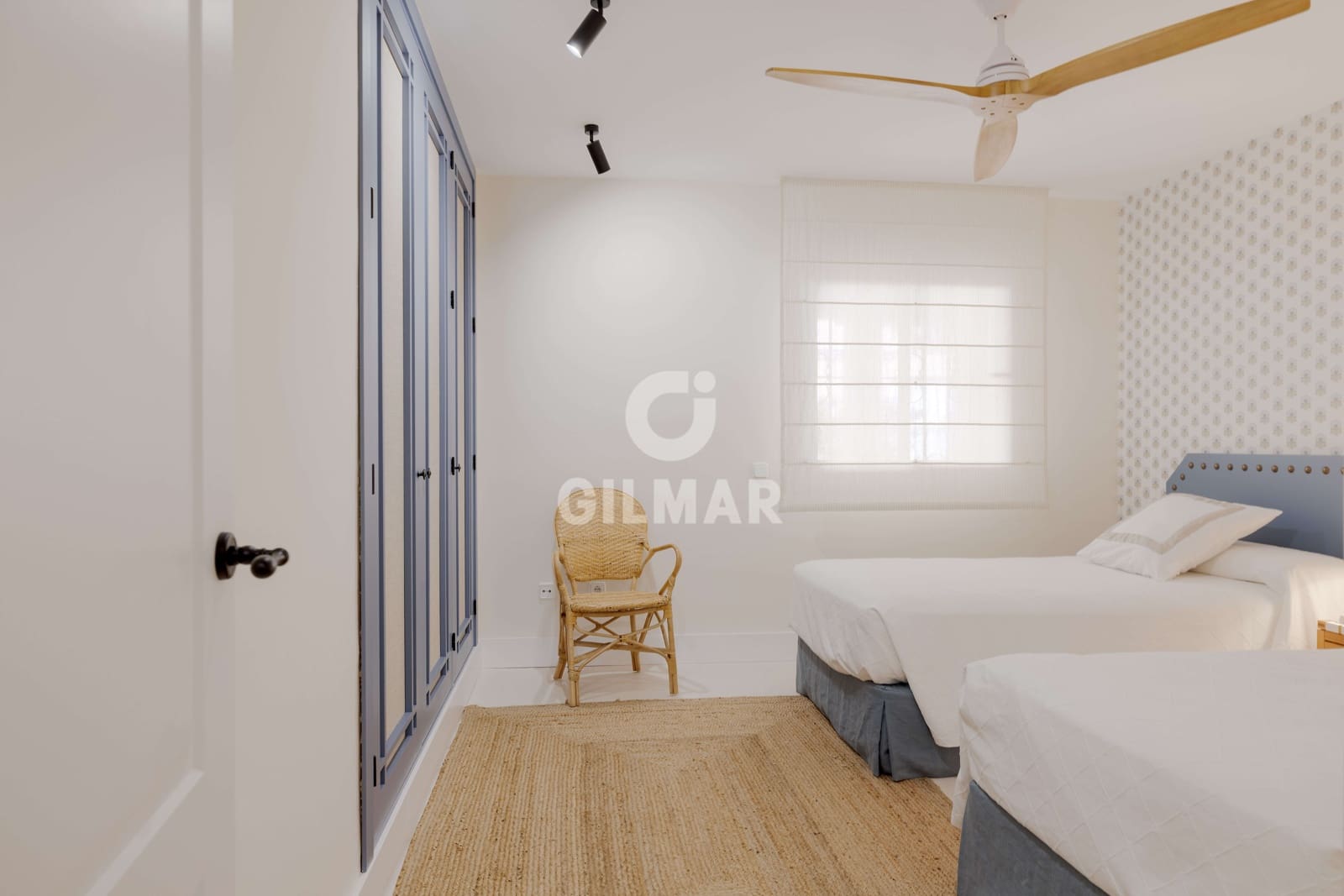 3 makuuhuone Asunto myytävänä paikassa Elviria mukana uima-altaan 
autotalli - 650 000 € (Ref: 9374337)