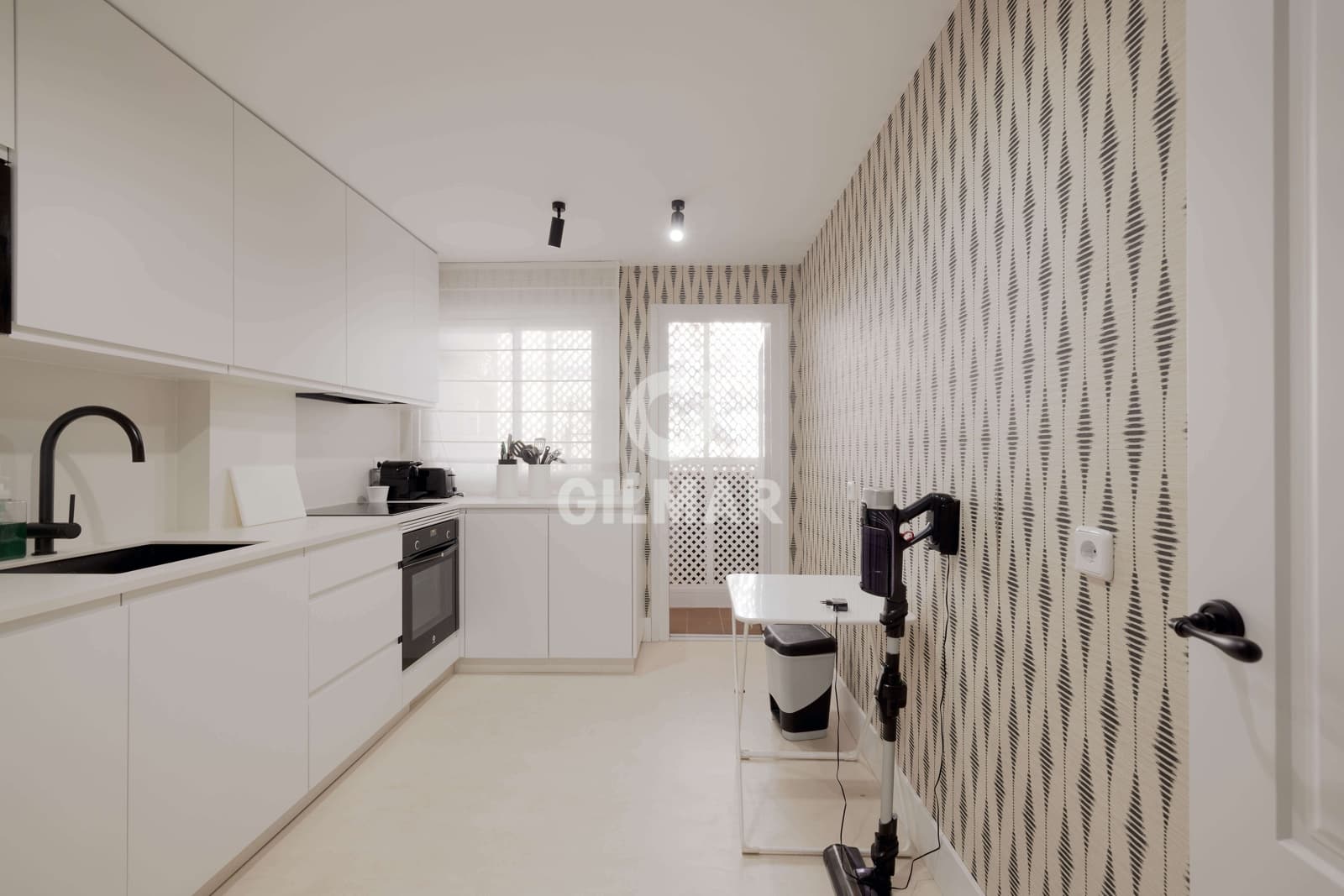 3 makuuhuone Asunto myytävänä paikassa Elviria mukana uima-altaan 
autotalli - 650 000 € (Ref: 9374337)