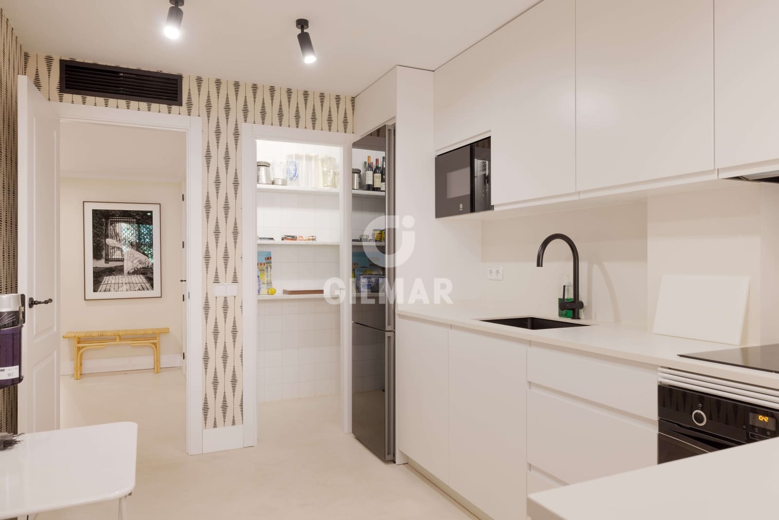 3 makuuhuone Asunto myytävänä paikassa Elviria mukana uima-altaan 
autotalli - 650 000 € (Ref: 9374337)