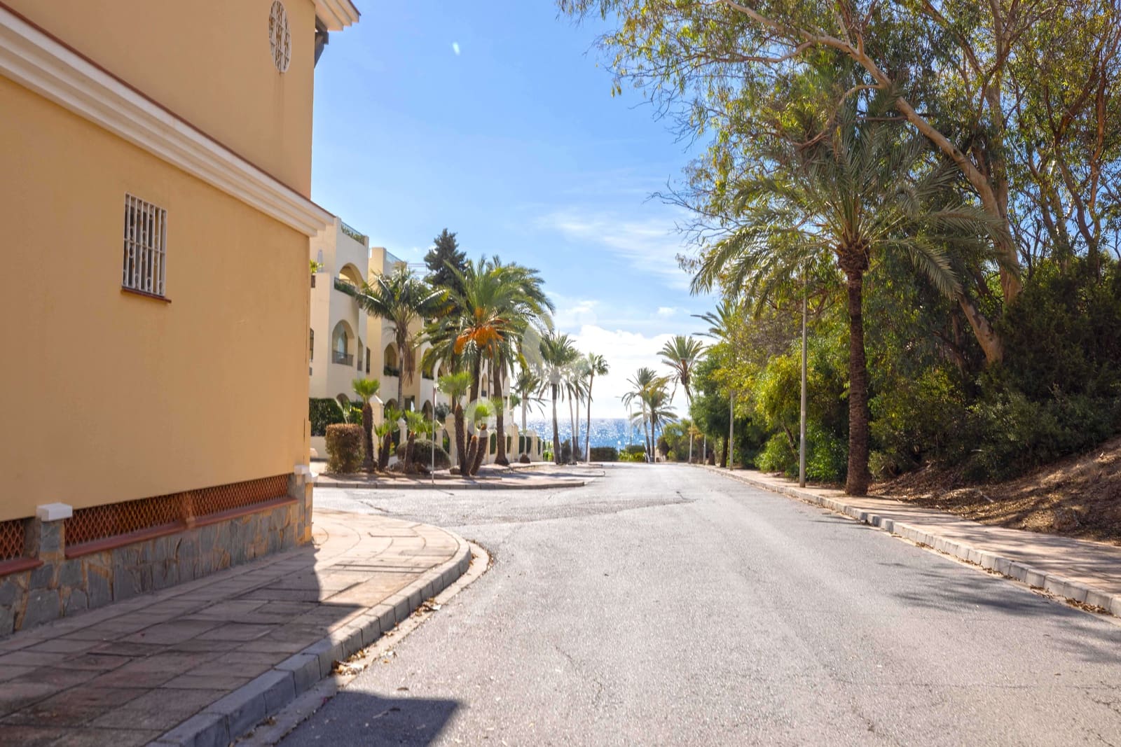 3 makuuhuone Asunto myytävänä paikassa Elviria mukana uima-altaan 
autotalli - 650 000 € (Ref: 9374337)