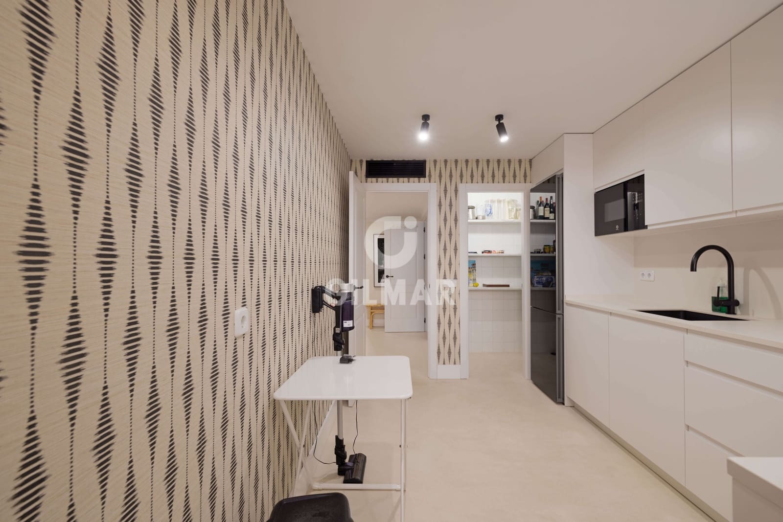 3 makuuhuone Asunto myytävänä paikassa Elviria mukana uima-altaan 
autotalli - 650 000 € (Ref: 9374337)