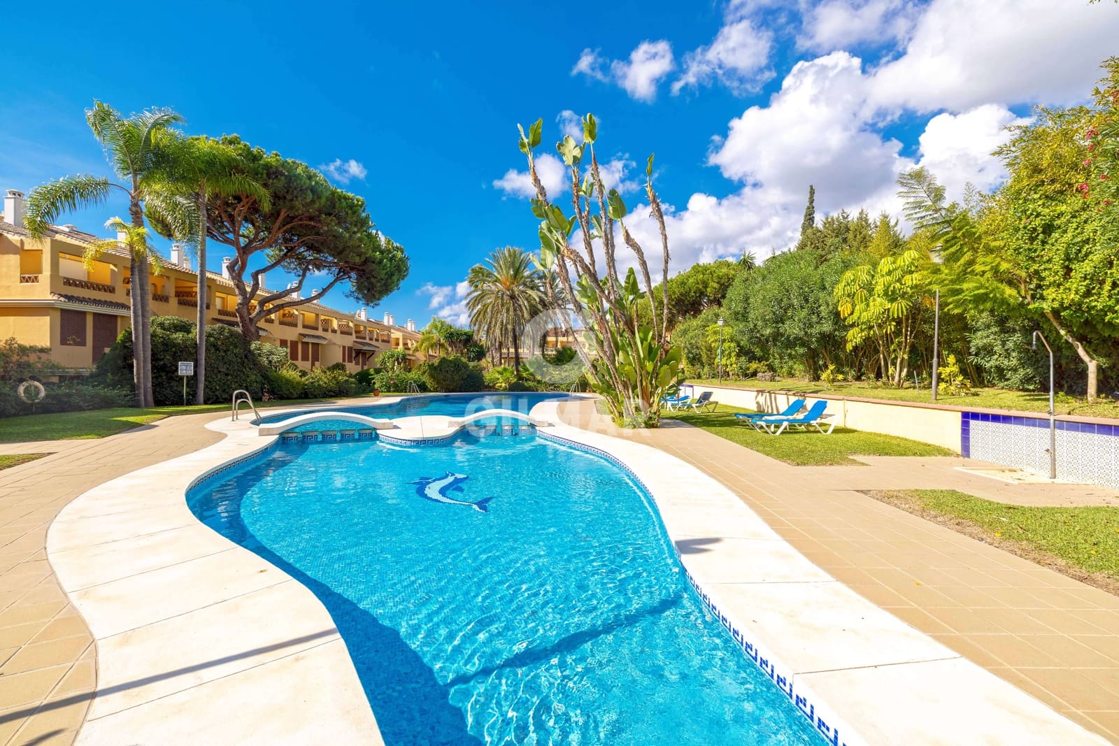 3 makuuhuone Asunto myytävänä paikassa Elviria mukana uima-altaan 
autotalli - 650 000 € (Ref: 9374337)