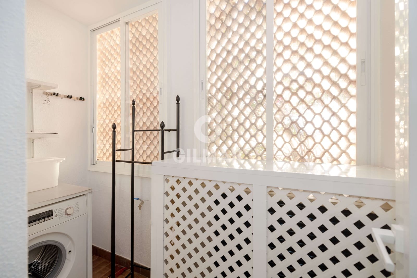 3 makuuhuone Asunto myytävänä paikassa Elviria mukana uima-altaan 
autotalli - 650 000 € (Ref: 9374337)