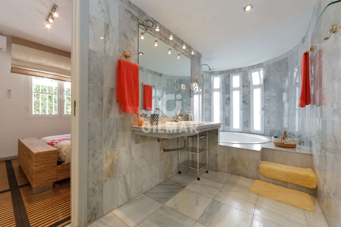 5 slaapkamer Flat te koop in Marbella met zwembad garage - € 740.000 (Ref: 9379973)