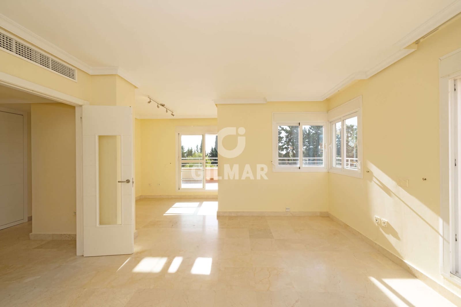 4 Zimmer Penthouse zu verkaufen in Estepona mit Pool Garage - 730.000 € (Ref: 9386092)