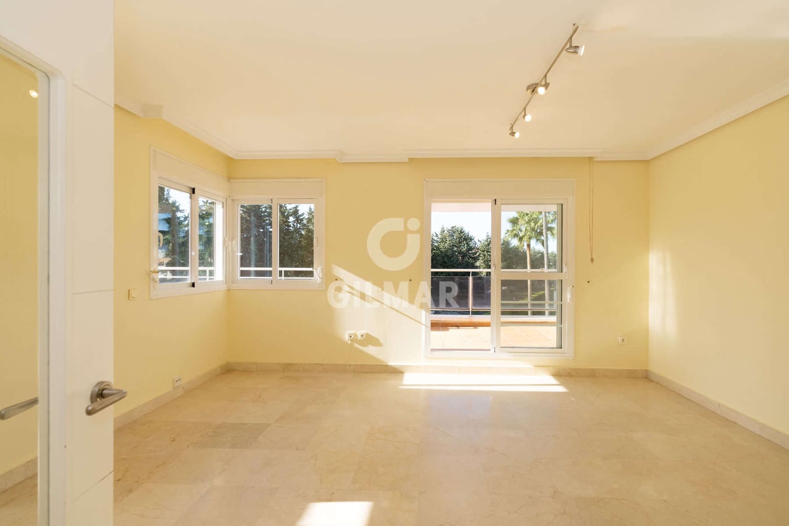 4 Zimmer Penthouse zu verkaufen in Estepona mit Pool Garage - 730.000 € (Ref: 9386092)