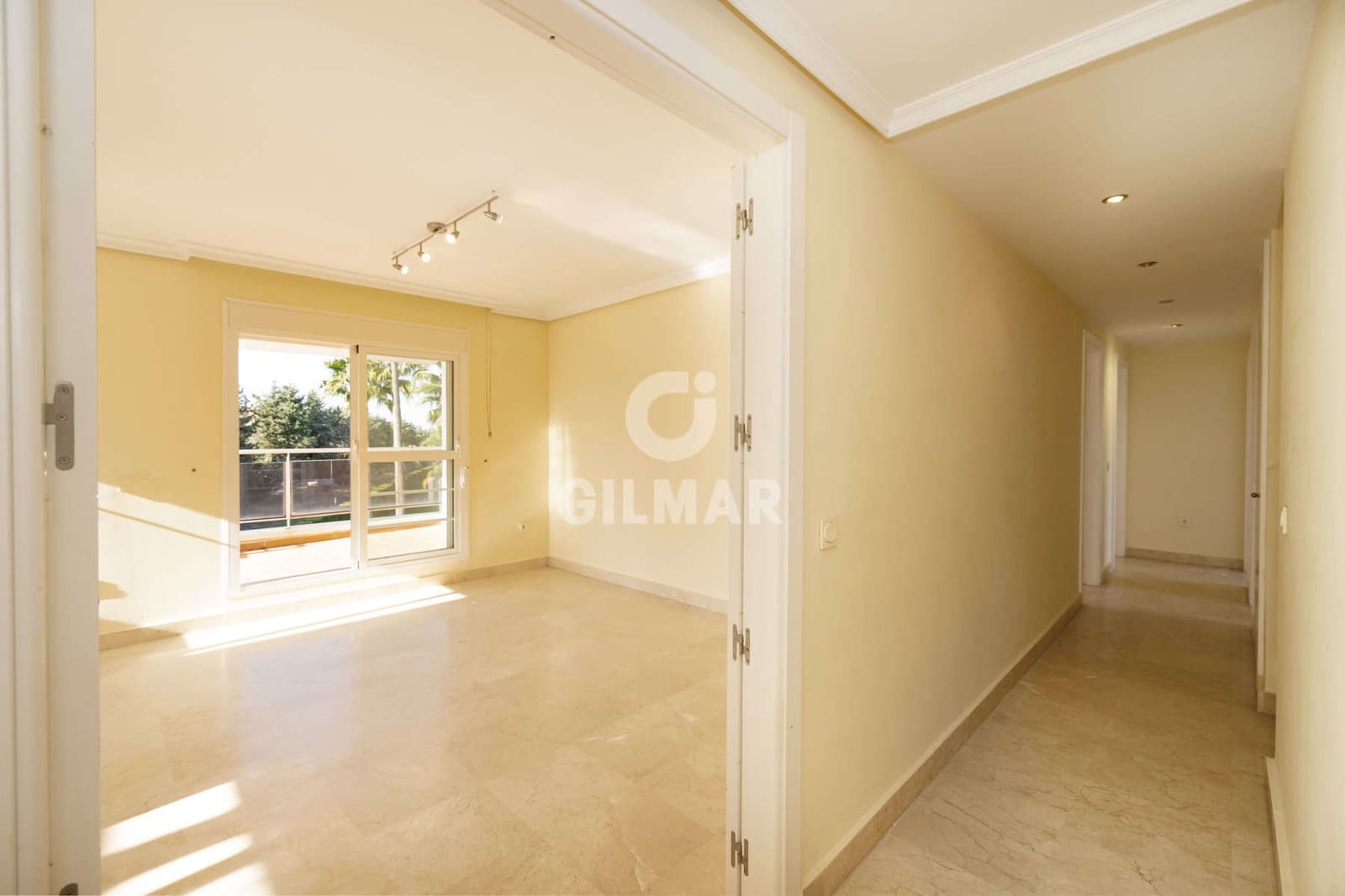 4 Zimmer Penthouse zu verkaufen in Estepona mit Pool Garage - 730.000 € (Ref: 9386092)