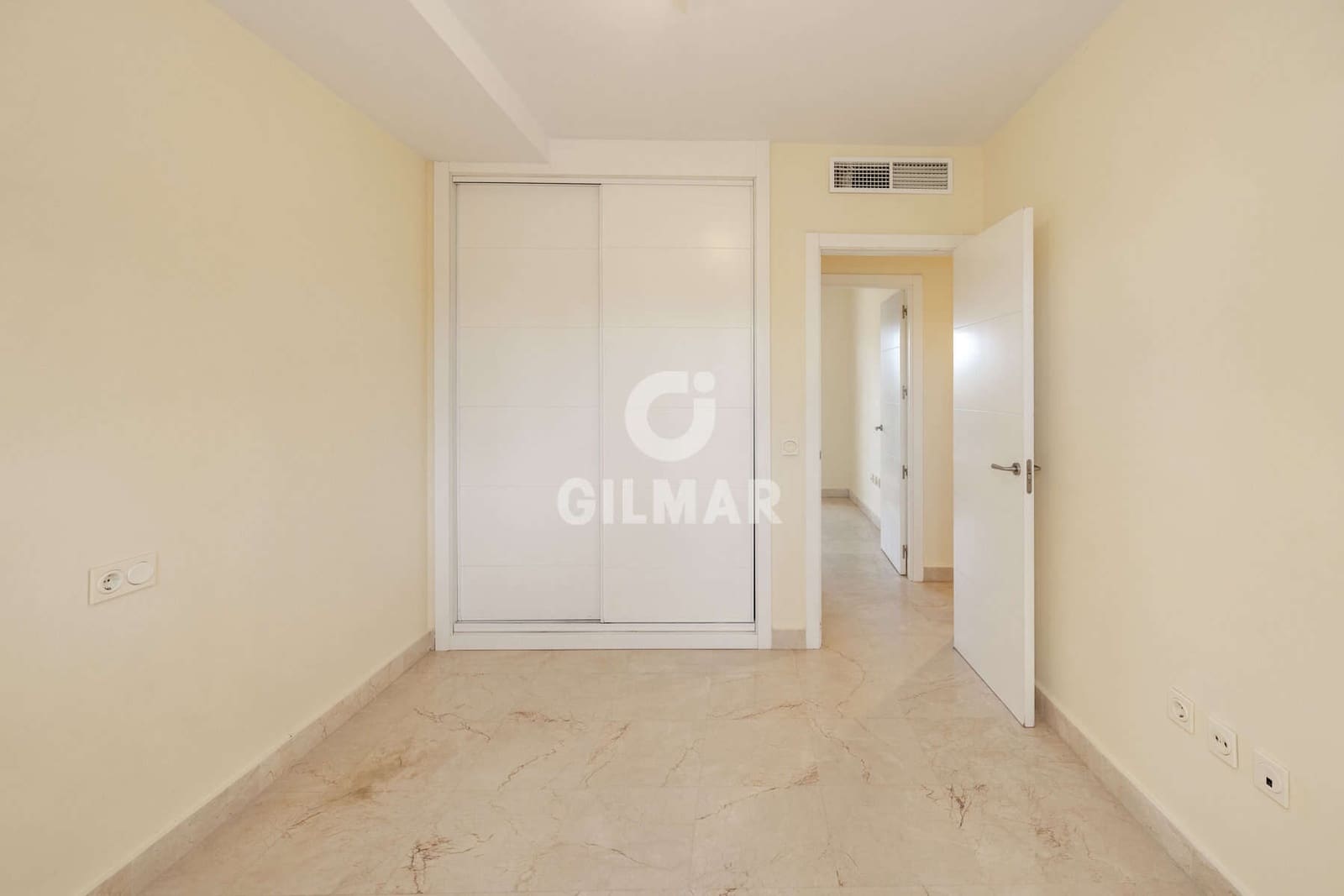 4 Zimmer Penthouse zu verkaufen in Estepona mit Pool Garage - 730.000 € (Ref: 9386092)