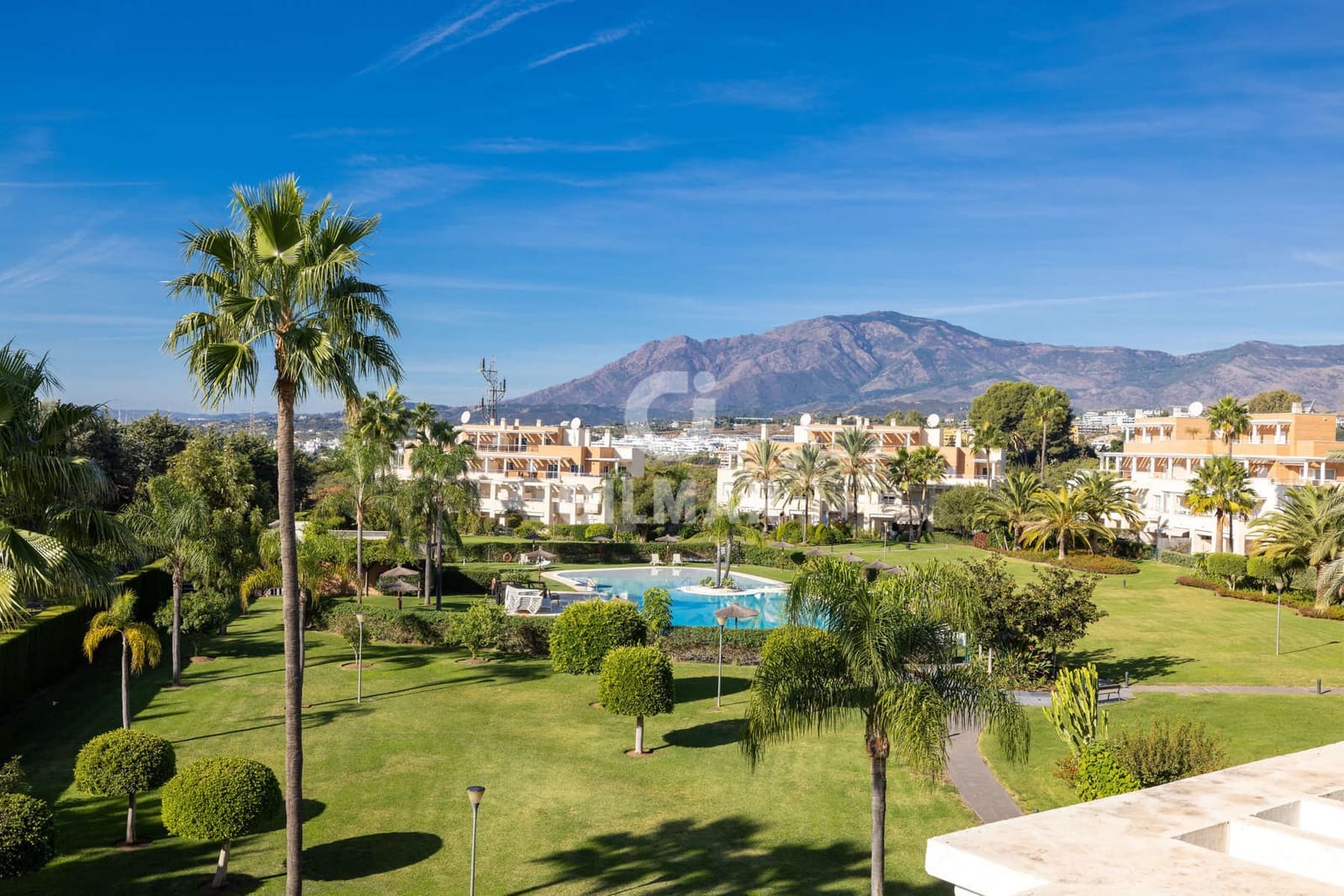 4 Zimmer Penthouse zu verkaufen in Estepona mit Pool Garage - 730.000 € (Ref: 9386092)