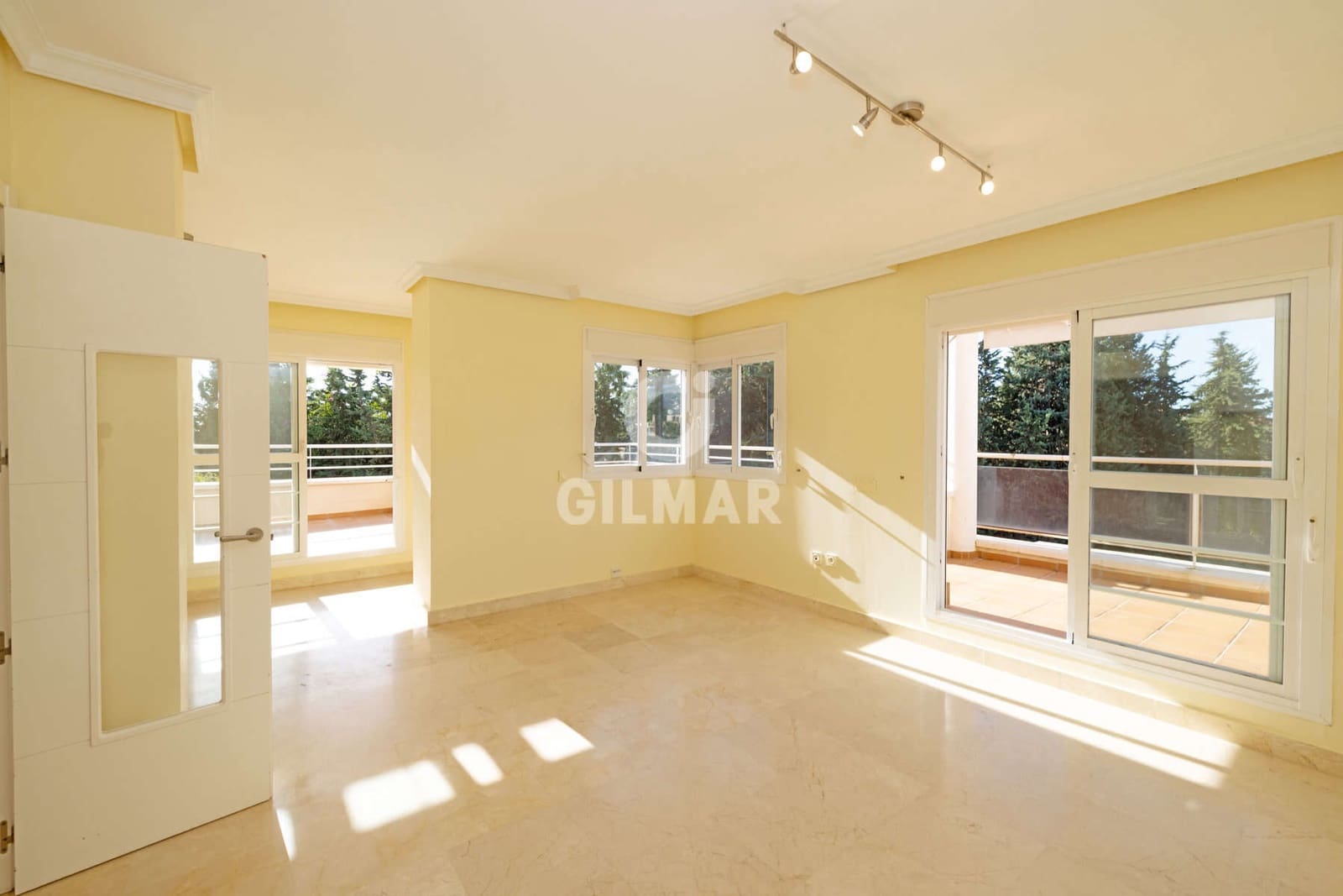 4 Zimmer Penthouse zu verkaufen in Estepona mit Pool Garage - 730.000 € (Ref: 9386092)