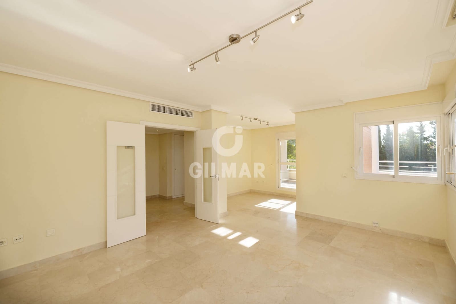 4 Zimmer Penthouse zu verkaufen in Estepona mit Pool Garage - 730.000 € (Ref: 9386092)