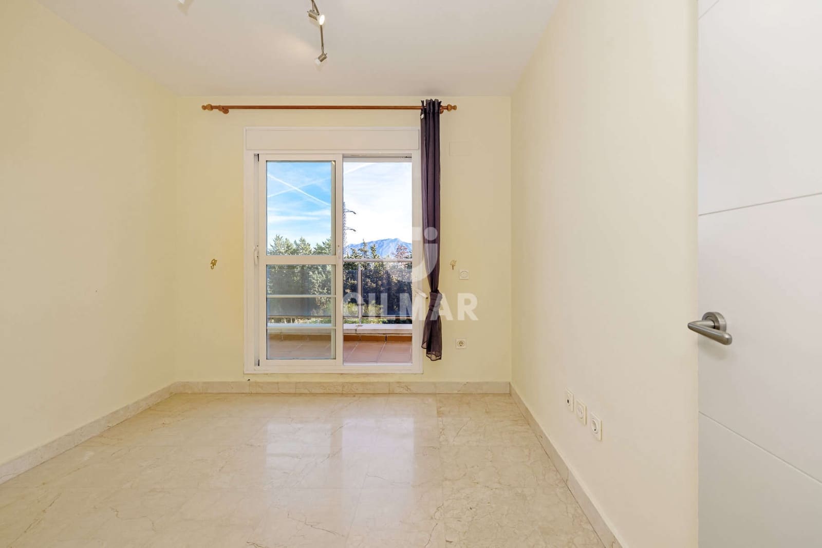 4 Zimmer Penthouse zu verkaufen in Estepona mit Pool Garage - 730.000 € (Ref: 9386092)