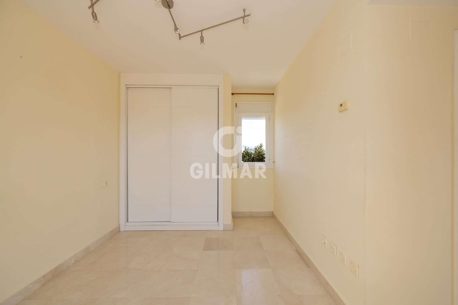 4 Zimmer Penthouse zu verkaufen in Estepona mit Pool Garage - 730.000 € (Ref: 9386092)