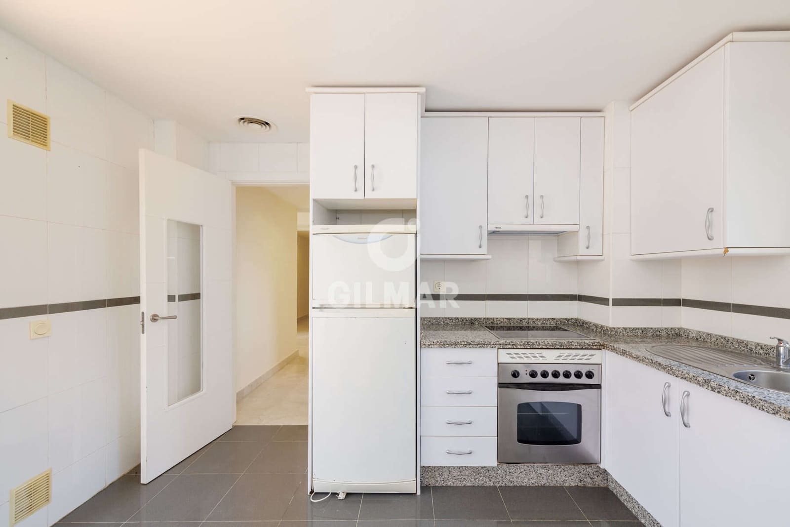 4 Zimmer Penthouse zu verkaufen in Estepona mit Pool Garage - 730.000 € (Ref: 9386092)